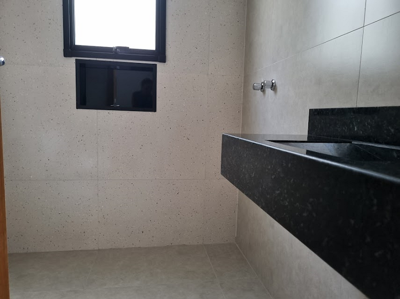 Casa sobrado com 3 dormitórios no Bairro Jardim do Lago