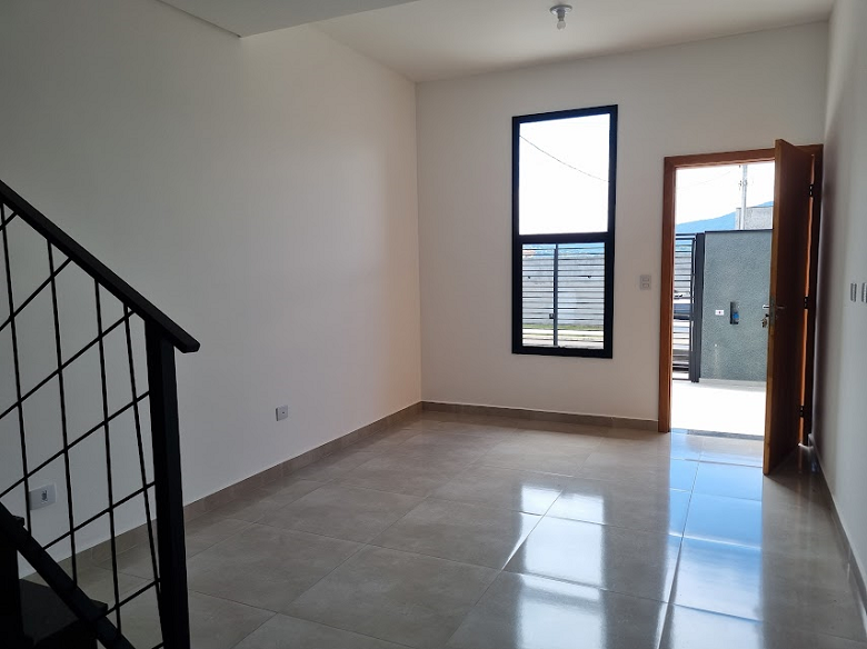 Casa sobrado com 3 dormitórios no Bairro Jardim do Lago
