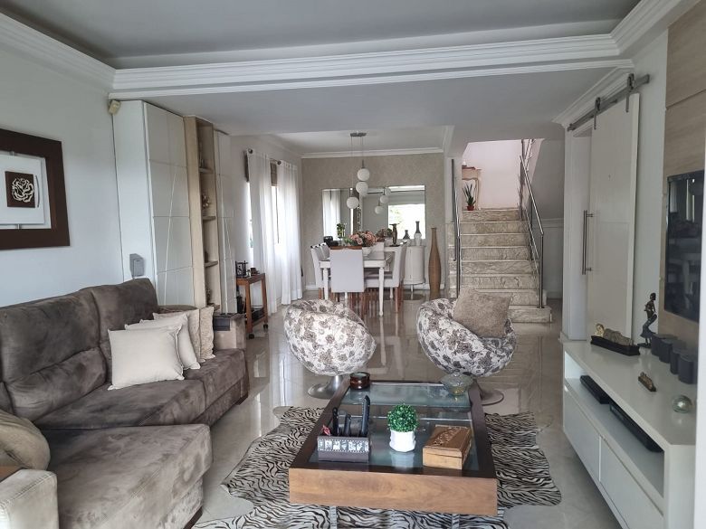 Casa com 3 dormitórios no Bairro Jardim do Lago