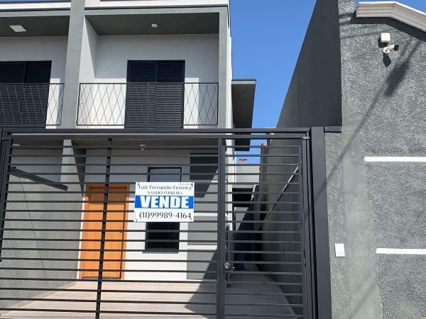 Casa sobrado com 3 dormitórios no Bairro Jardim do Lago