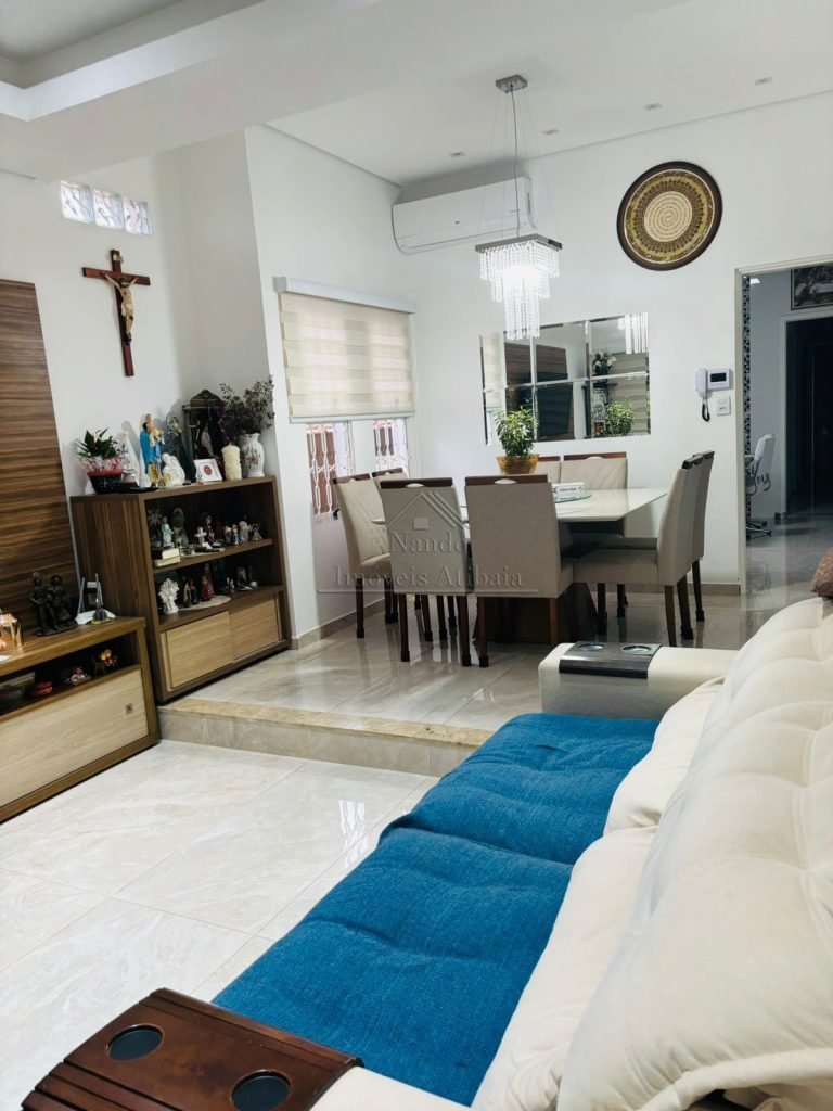 Casa térrea á venda no B° Jardim Cerejeiras