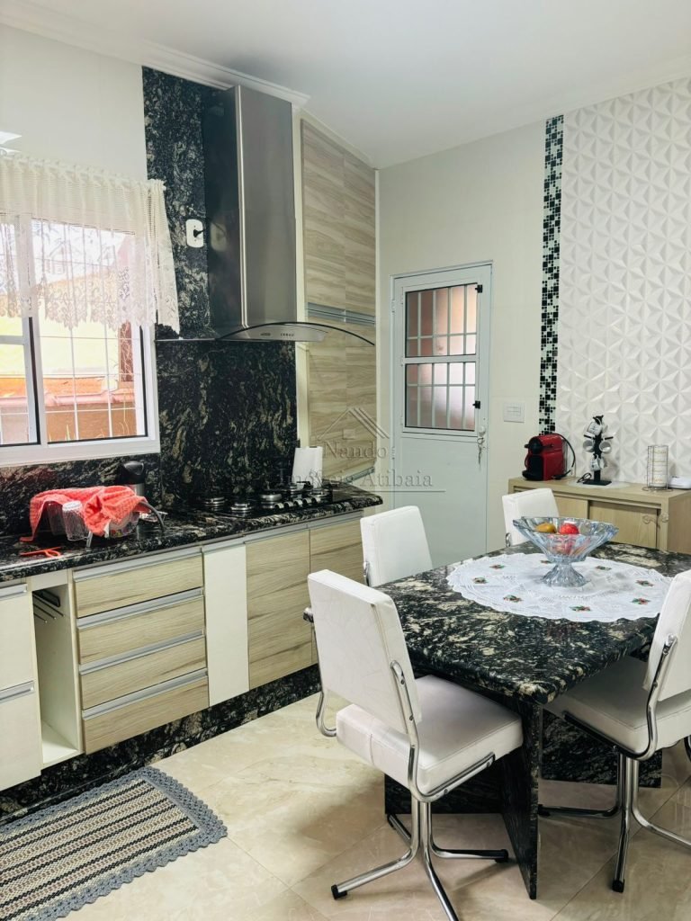 Casa térrea á venda no B° Jardim Cerejeiras