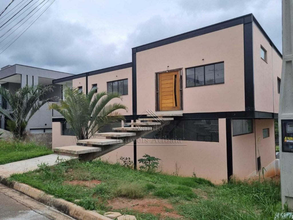 Casa em construção com 3 suítes em Condomínio Serra da Estrela